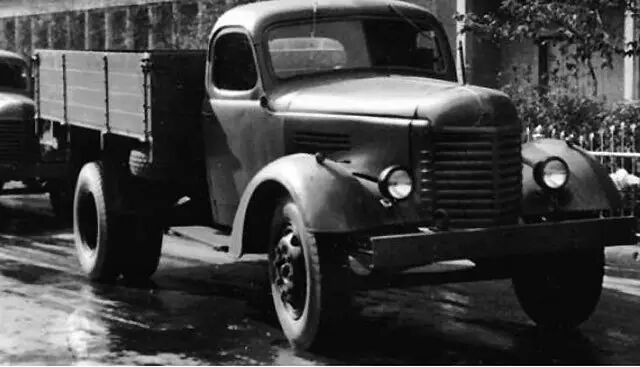 解放ca10型是以苏联莫斯科斯大林汽车厂(后改为李哈乔夫汽车制造厂)