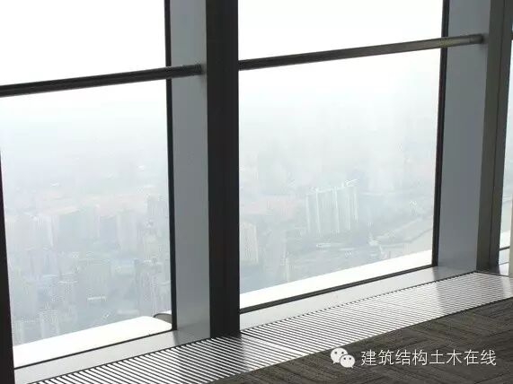 幕墙落地玻璃一定要设置栏杆吗