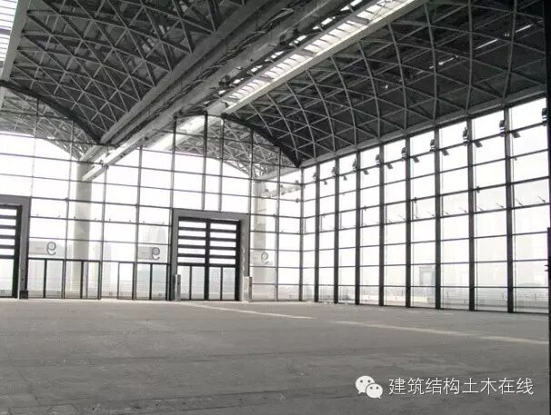 幕墙落地玻璃一定要设置栏杆吗