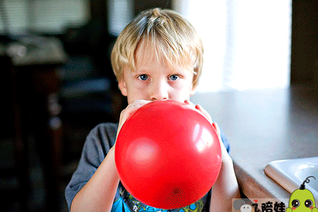 不让娃这么玩对不起你家的气球