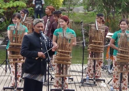 周三世界音乐印度尼西亚传来的美妙乐器安格隆angklung