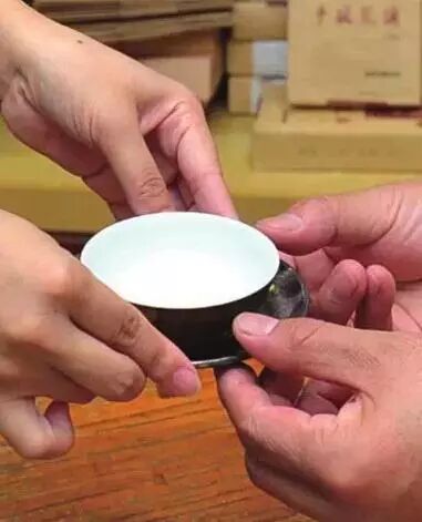 茶在社交中扮演的角色