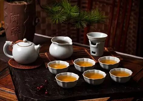 人间芳菲事，且随茶水流