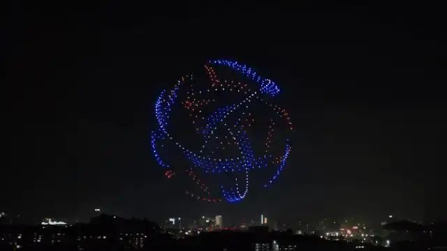 璀璨而耀眼！无人机秀点燃2022卡塔尔世界杯(图9)