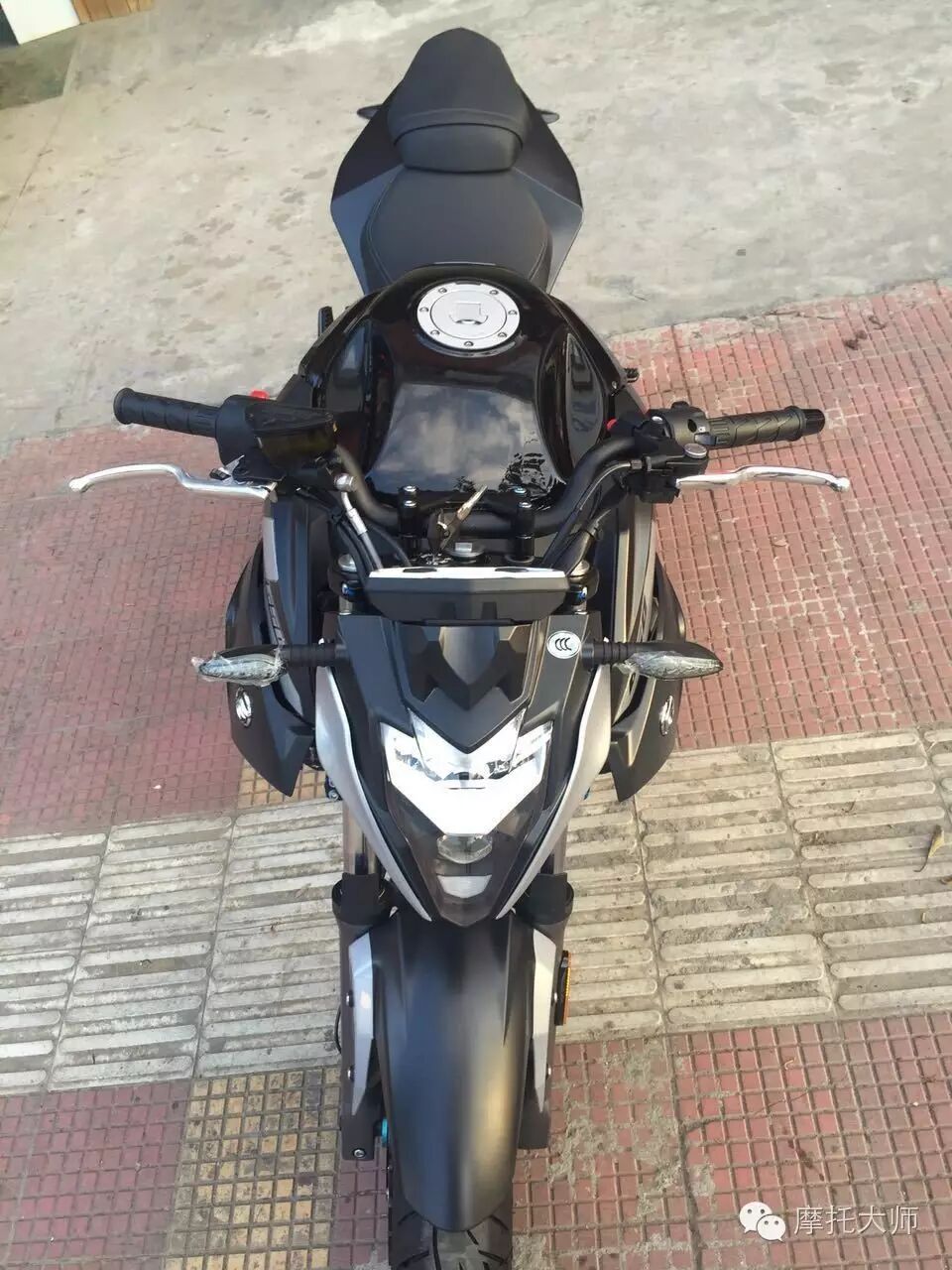 俯视视角(2.3米的机位航拍)