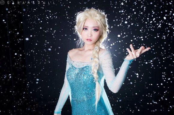 【COS】《冰雪奇缘》Elsa Cosplay_Cosplay_Missevan_动漫新闻_M站