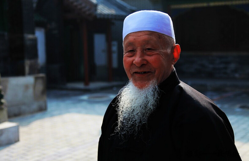 老当穆斯林爷爷奶奶般活着