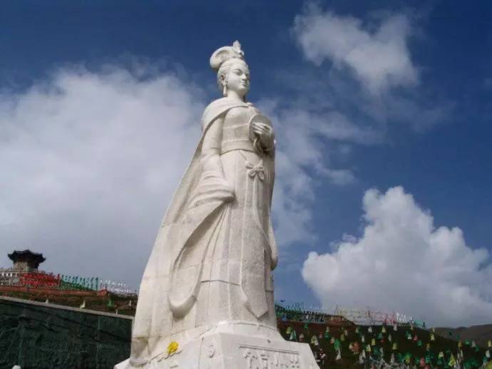 文成公主雕像:女神范儿啊!8世纪初,唐朝又将金城公主嫁到吐蕃