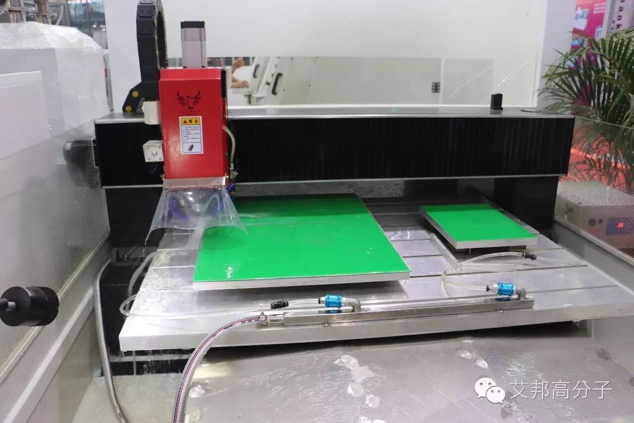 图说触屏展:伯恩光学,潮州三环等纷纷展出3d玻璃,3d陶瓷产品,手机后盖