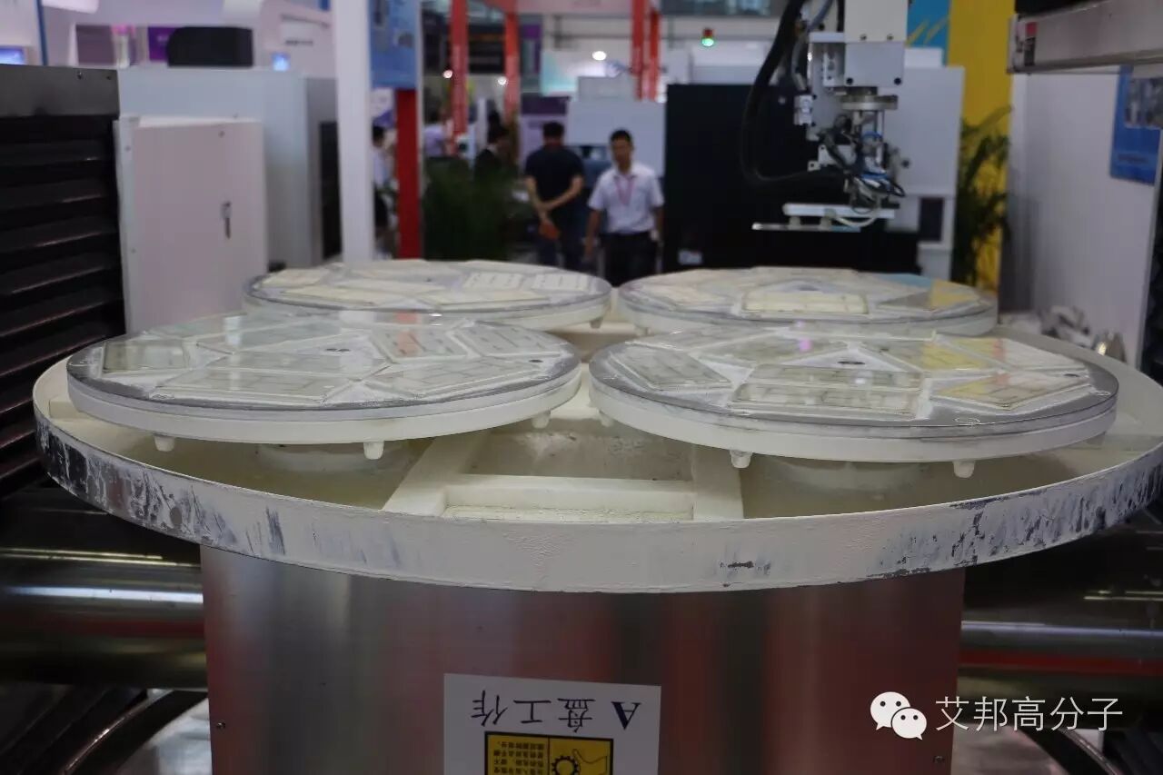 图说触屏展:伯恩光学,潮州三环等纷纷展出3d玻璃,3d陶瓷产品,手机后盖