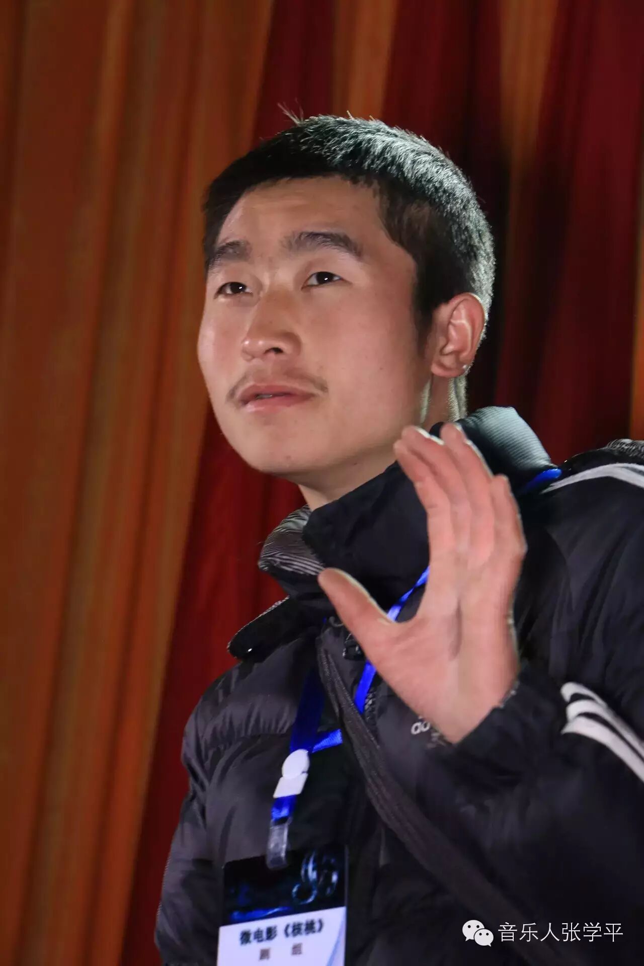 导演(王大金)摄影师(袁雄)老房子的柱头制片人和制