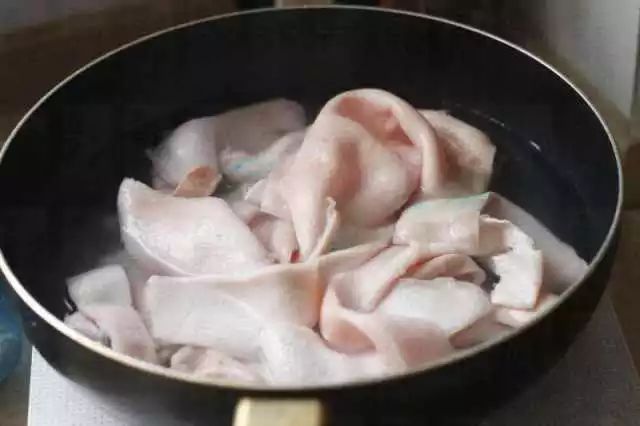美味多汁的小笼包原来是这样做出来的!
