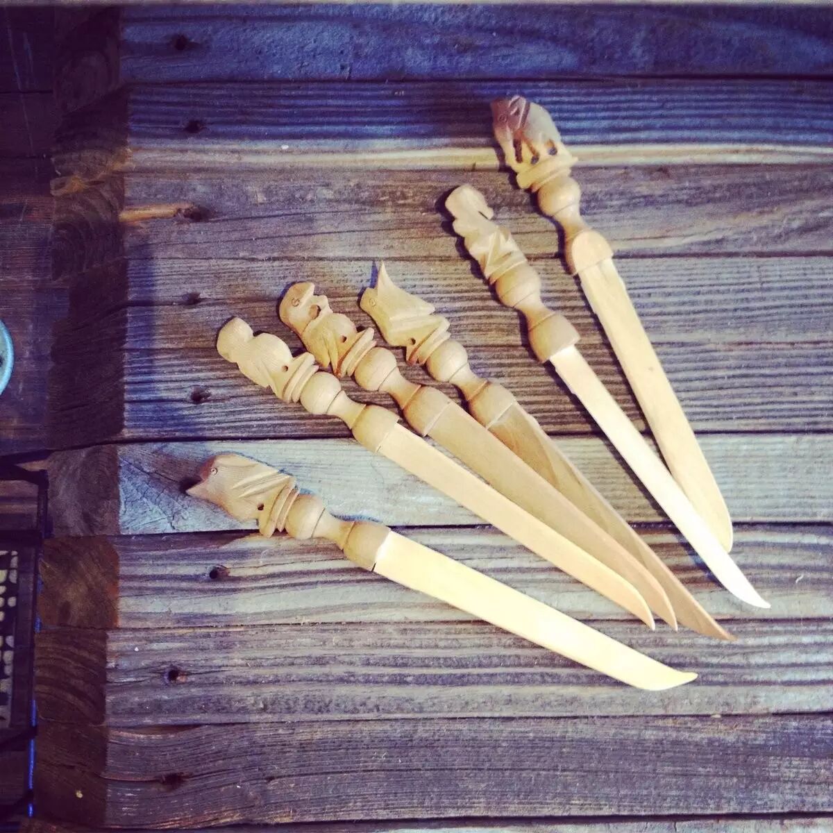 如何用木材制作一把蕴含繁星与流水的大马士革刀.