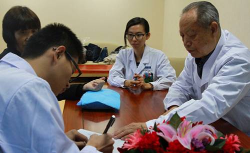 李乾构教授,原北京中医医院院长,主任医师,全国人大代表,北京市人大