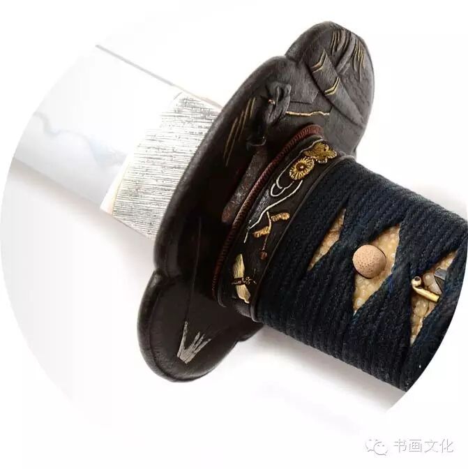 旅行摄影,养生美食 "镡"(或称锷,即现代所通称的护手或剑格)是日本刀