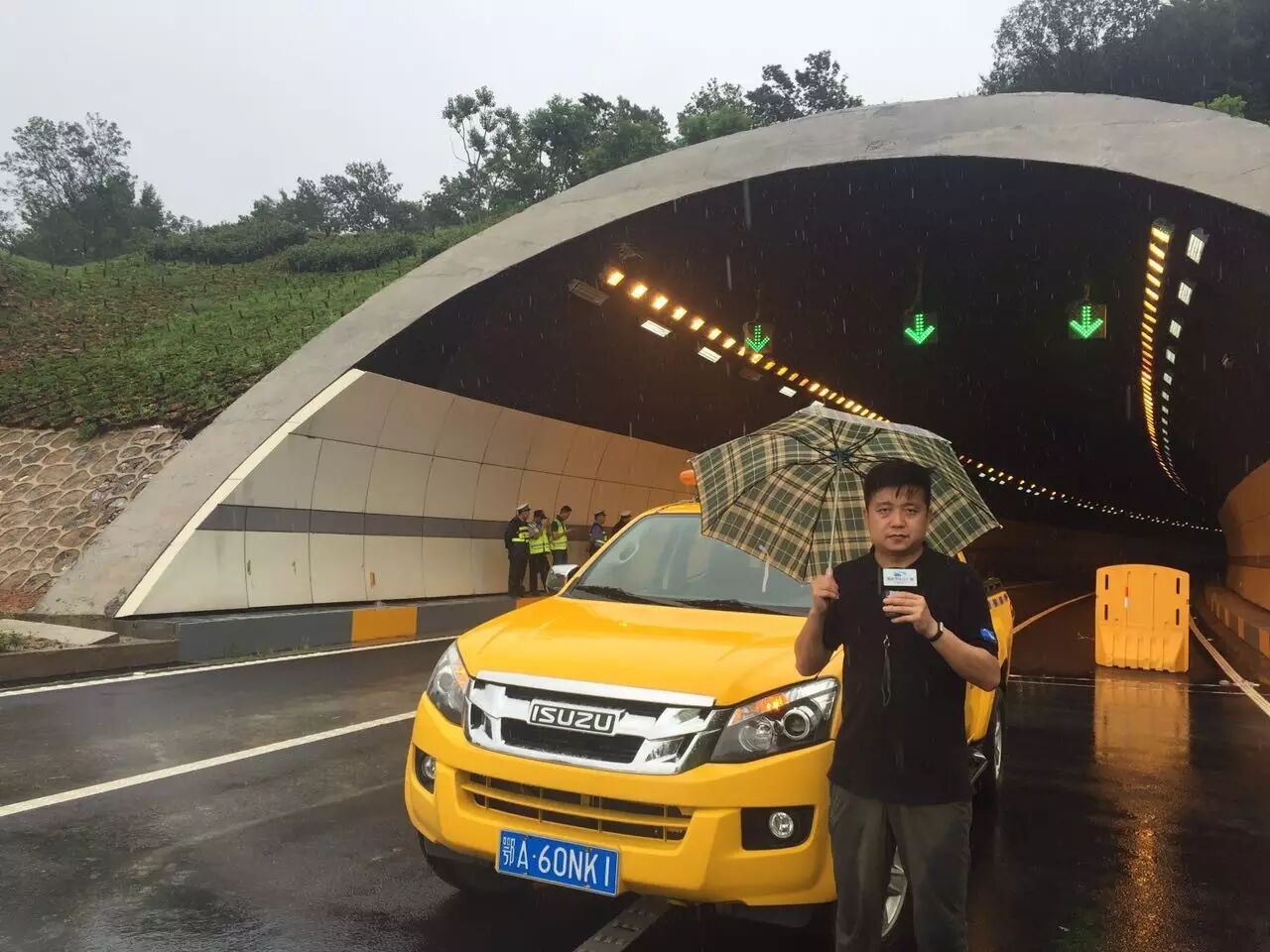 应急丨东湖团山隧道滑坡现场作业预计下午四五点可全部清理