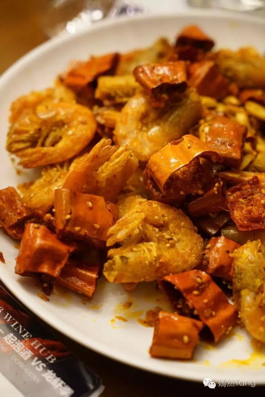 这时上了酥炸麻虾,比较合适的搭配.