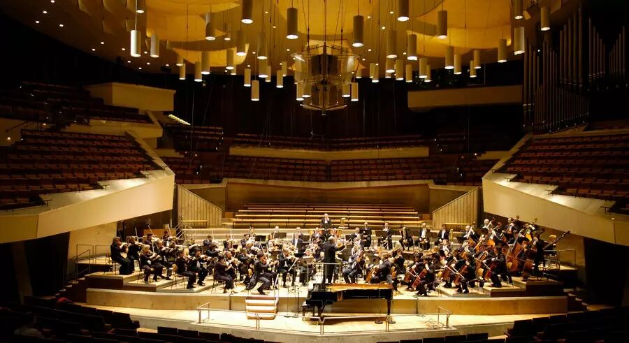 柏林交响乐团演奏巴赫交响乐组曲第三号