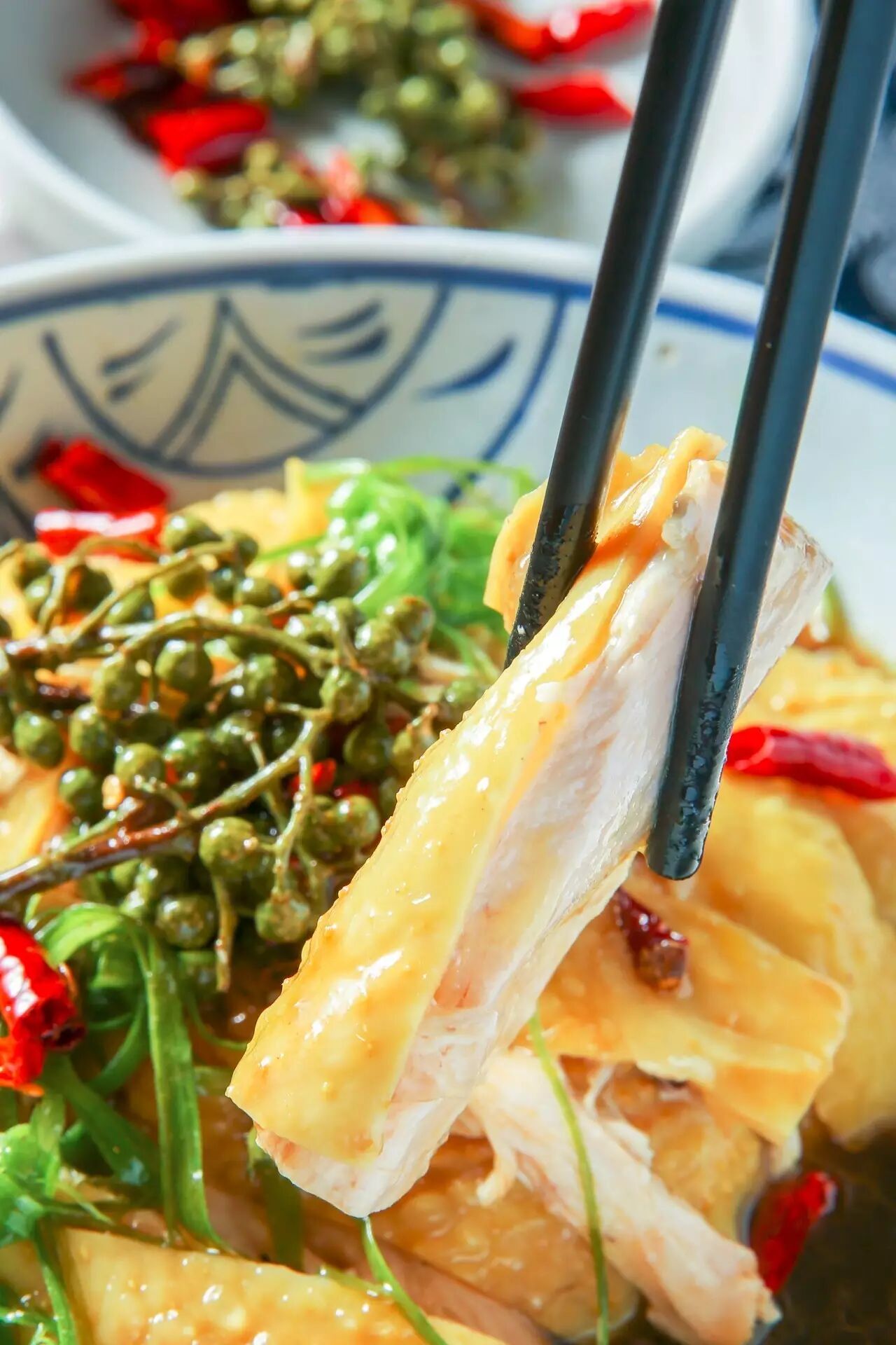 老昆明团结乡花椒鸡 渗透着浓浓的花椒清香,即使是吃不惯花椒的食客