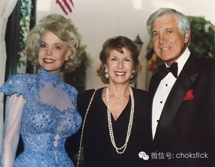 看数字是感受不出来的,我们收集了 betty brosmer 从黑白到彩色,从 50