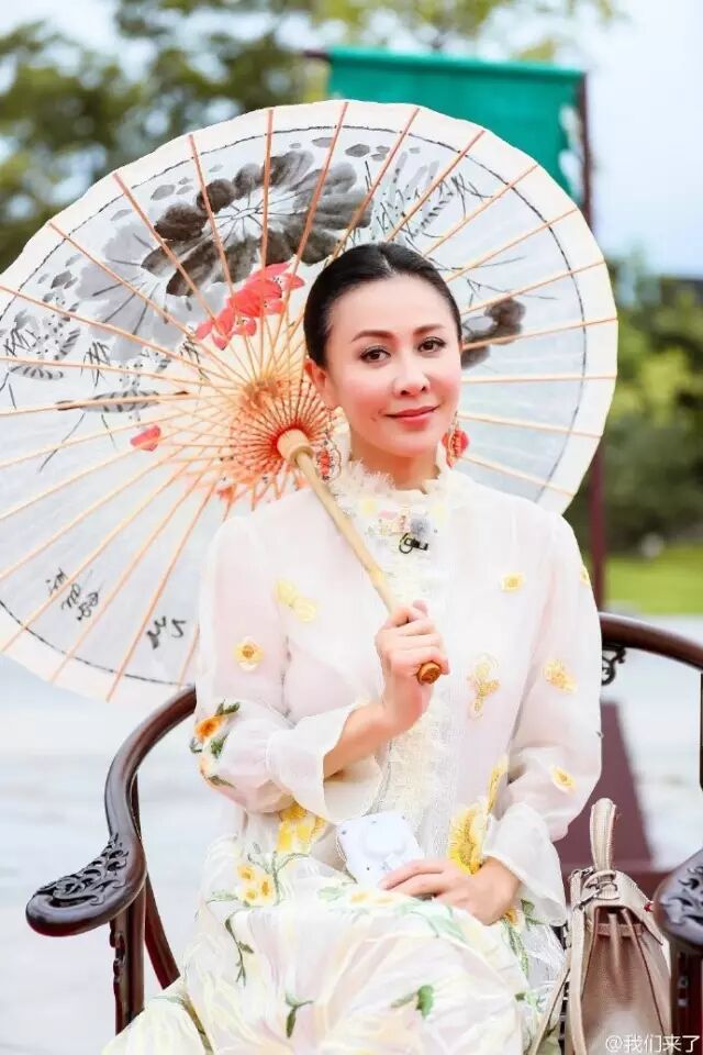 看红木家具，如何提升气质！看，女神