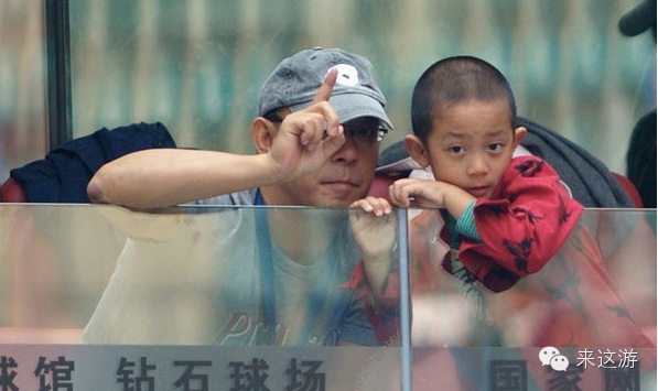 姜文你带孩子去新疆你老婆知道吗