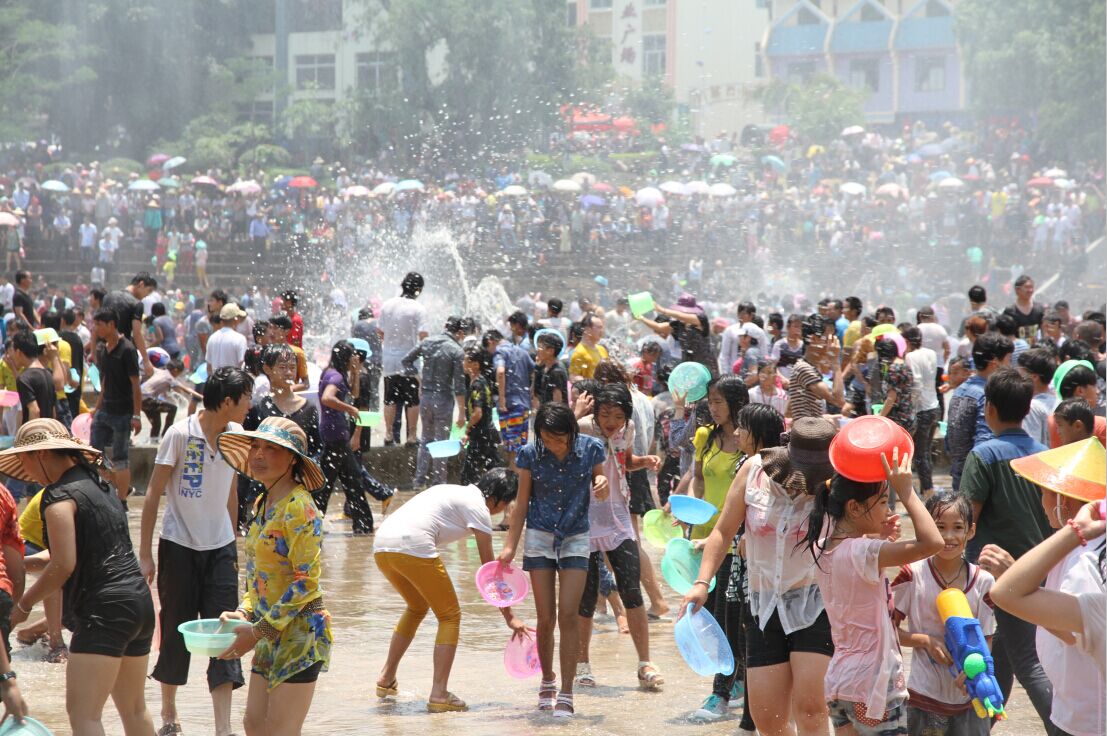 纵情沐浴欢歌 畅享花腰风情新平沐浴节五一启幕
