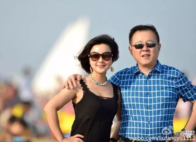 前年她组建了自己的家庭,老公是电视工作者,著名制片人赵建平.