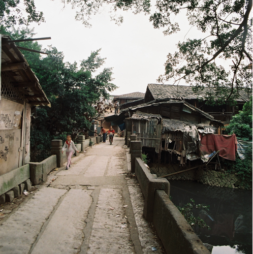 因着要去看严复,去了盖山镇三环边上阳岐村,这座古旧的村落已被高速