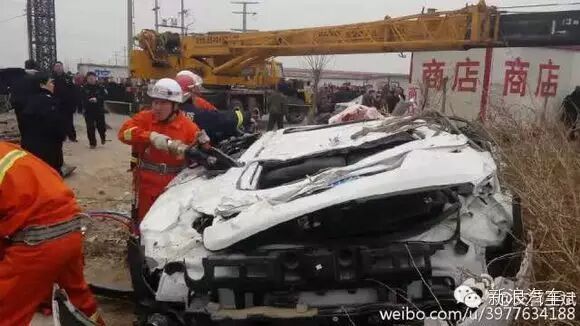 2015年6月一车主将车借给朋友，发生严重交通事故，车内三男一女已经全部身亡。据悉，