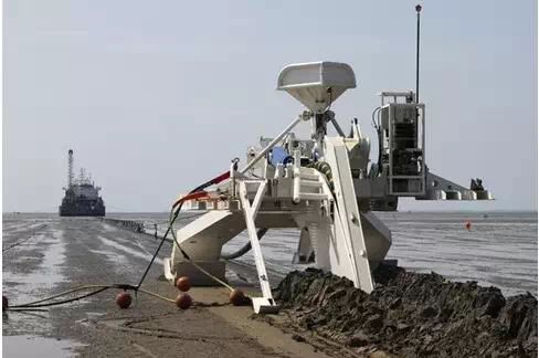 海底电缆是如何铺设的？水下电缆坏了又要如何维修？的图6