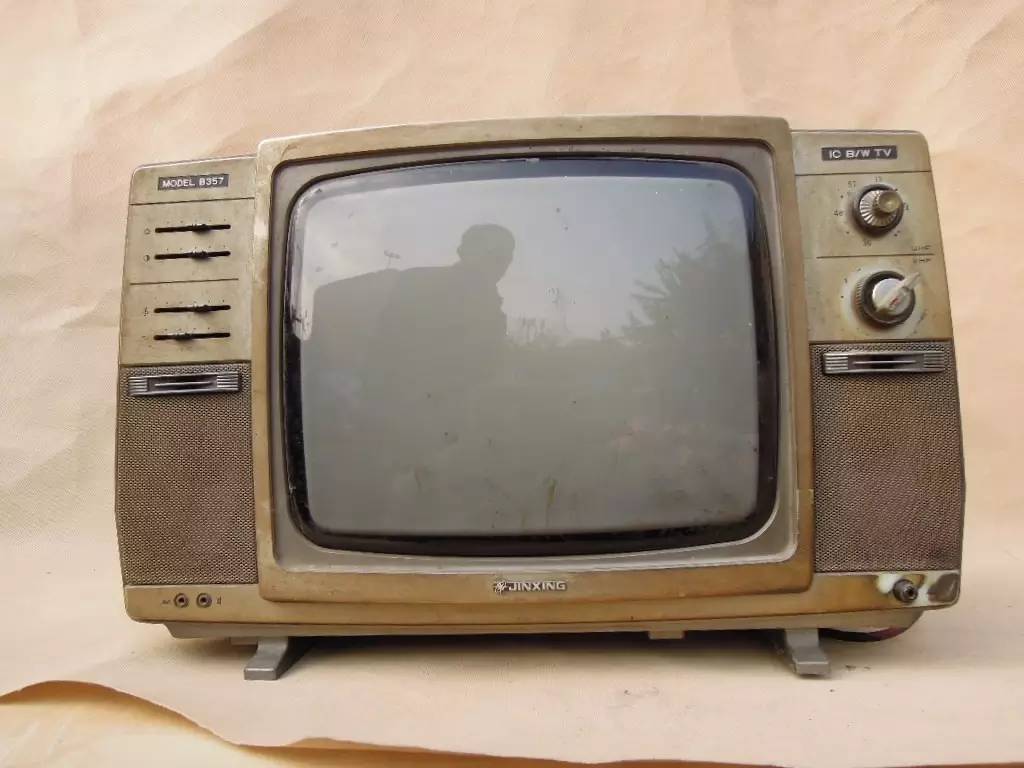 第一台黑白电视机图片