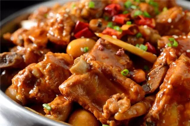 热烈祝贺新胖子肉蟹煲苏州相城店龙头节正式签约加盟