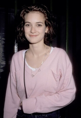 其实有偷盗癖的明星也是有的,比如德普早年的天仙儿女友薇诺娜-赖德