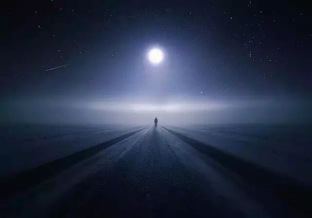 摄影：如何用镜头表现孤独感？