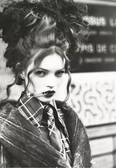 他们 的理念就是要贩卖反社会,反文化的摇滚态度.