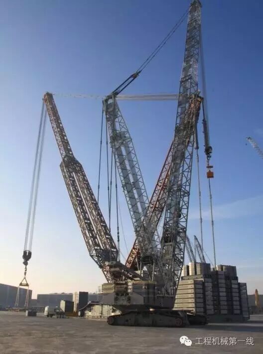 4000吨级吊车世界第一长猿臂中国制造