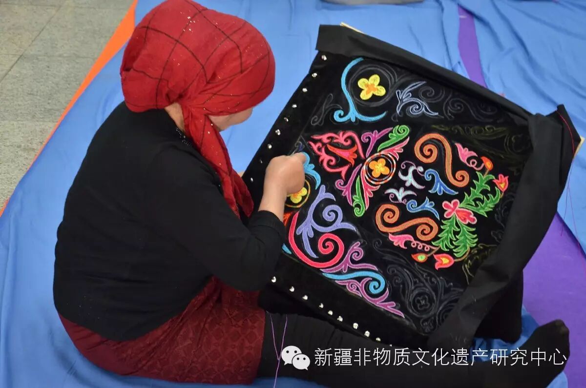 大草原的匠心——哈萨克族毡绣布绣的精神之美与生活初心