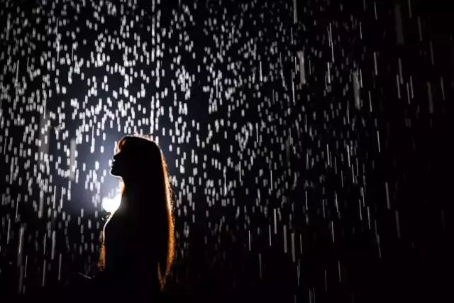 雨屋造就的唯美場景 更是讓人慾罷不能 想拍照的心情 根本停不下來好