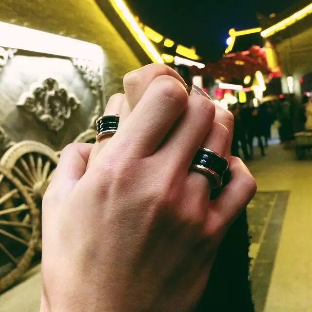 最新秀恩爱拍照姿势