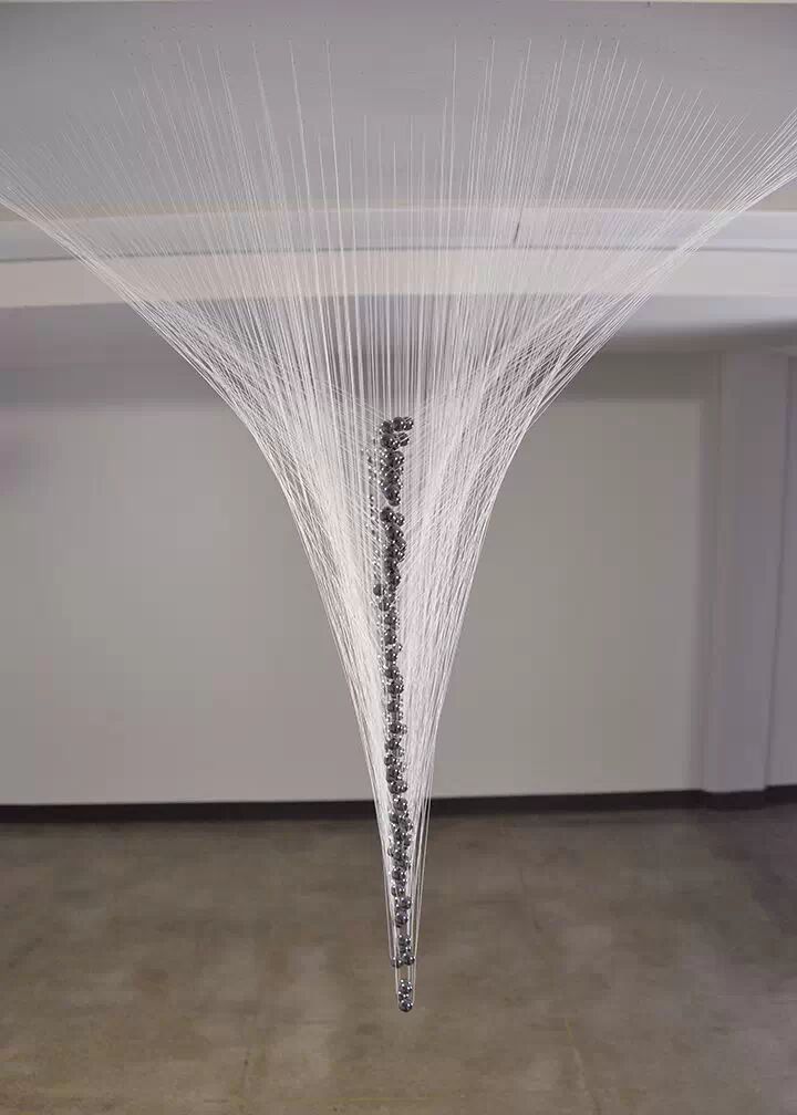 吊起来的装置艺术