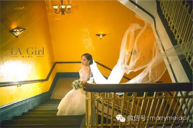 最美的一字领婚纱礼服