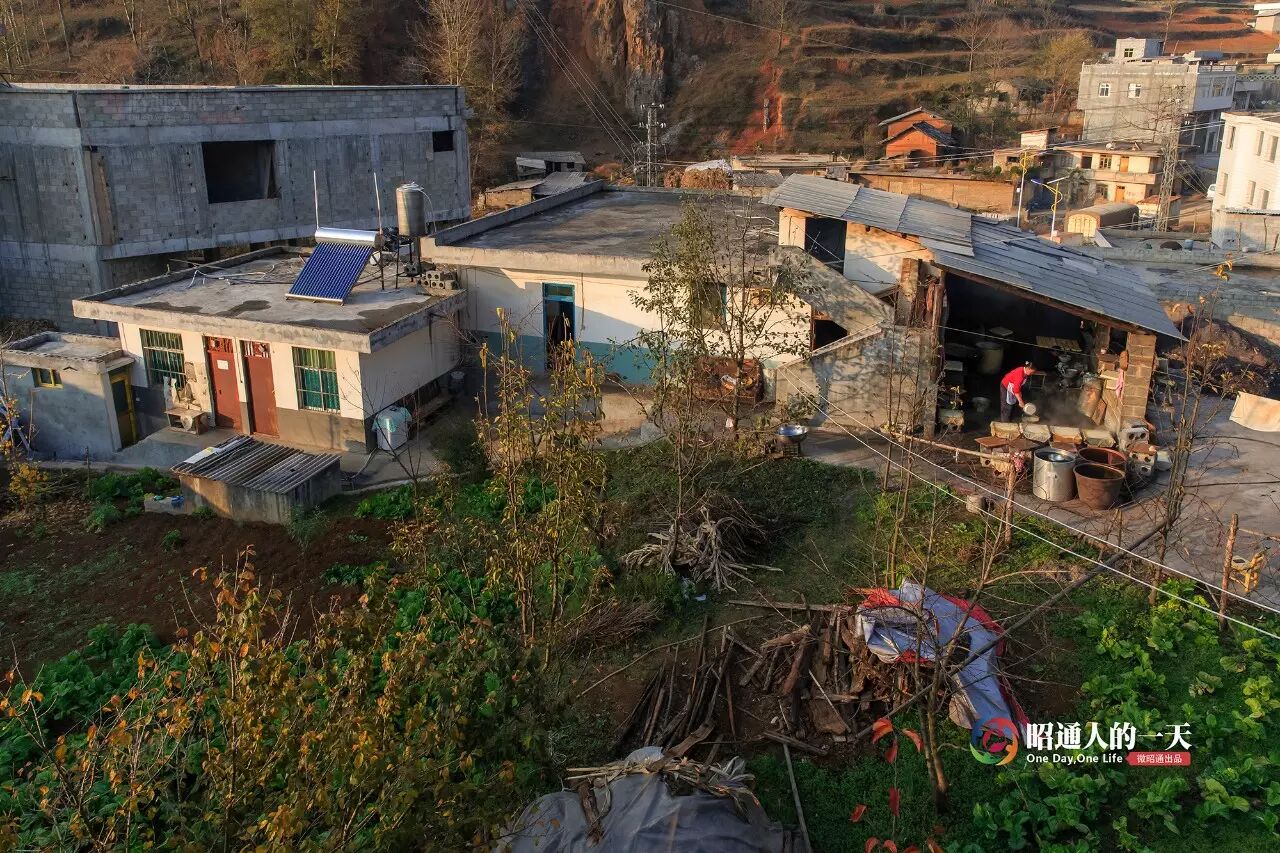 云南彝良:做豆腐干的夫妻档|昭通人的一天