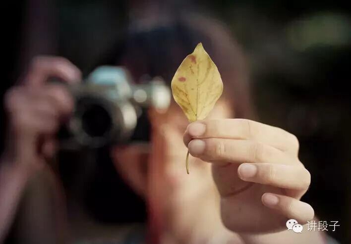 我捧你,你就是杯子;我放手,你就是玻璃渣子!