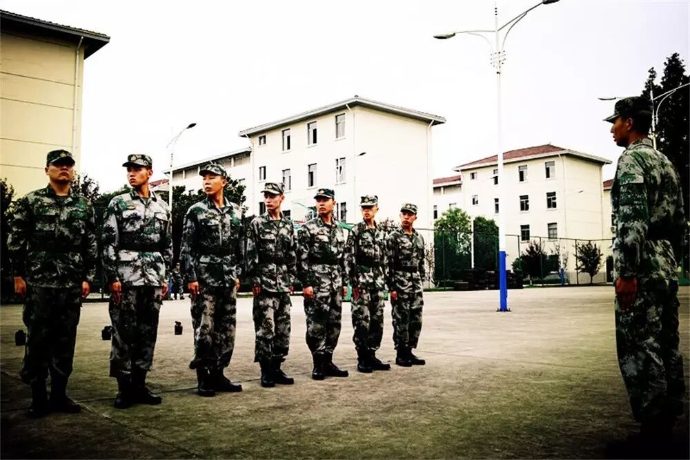 眼睛里永远有敌人 本次当兵锻炼,华东交通大学国防生真真切切地经受住