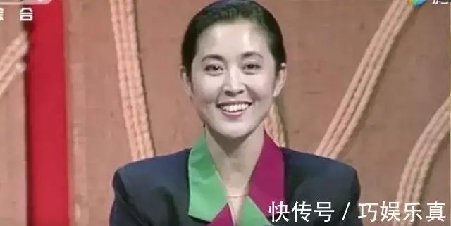 「倪萍春节联欢晚会」在1991年的春节联欢晚会上，倪萍用四张白皮书欺骗了观众 29年后，真相终于浮出水面