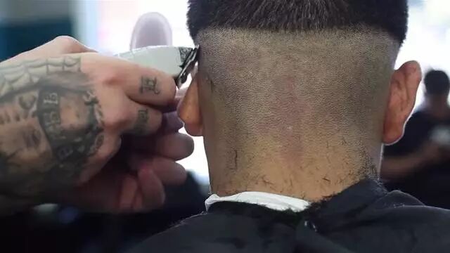 硬挺发质男福利,额内切分线发型造型示范