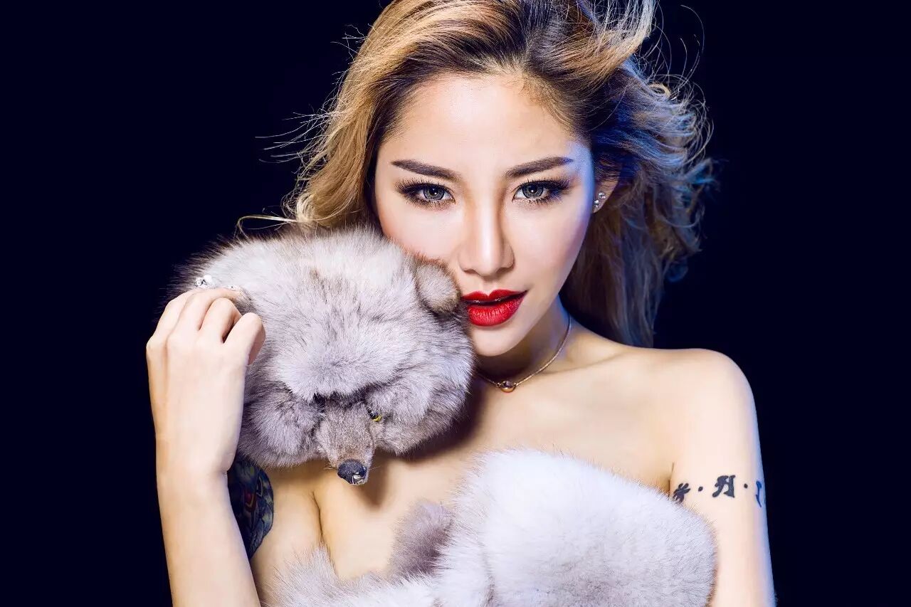 明星预告│7月30号代表作品一代宗师警察故事2明星杨爱琳强势空降2012