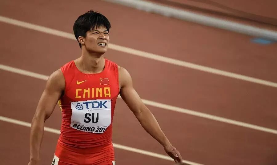 牙买加短跑名将布雷克以与生俱来的奔跑本能征服赛场,爆发力与步长共