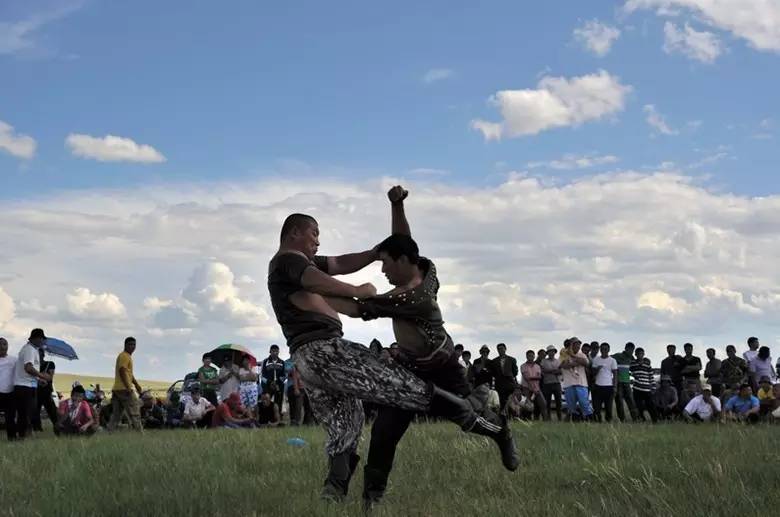 蒙古摔跤